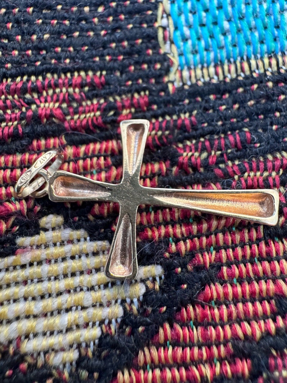 10K Gold Cross Pendant Unisex - Picture 3 of 6